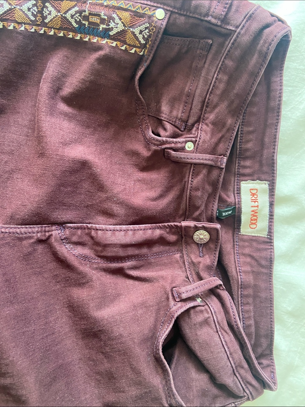 Driftwood Tribal Embroidered Side-Stripe Wine Skinny Jeans 30 Stretchy GUC - Picture 4 of 5